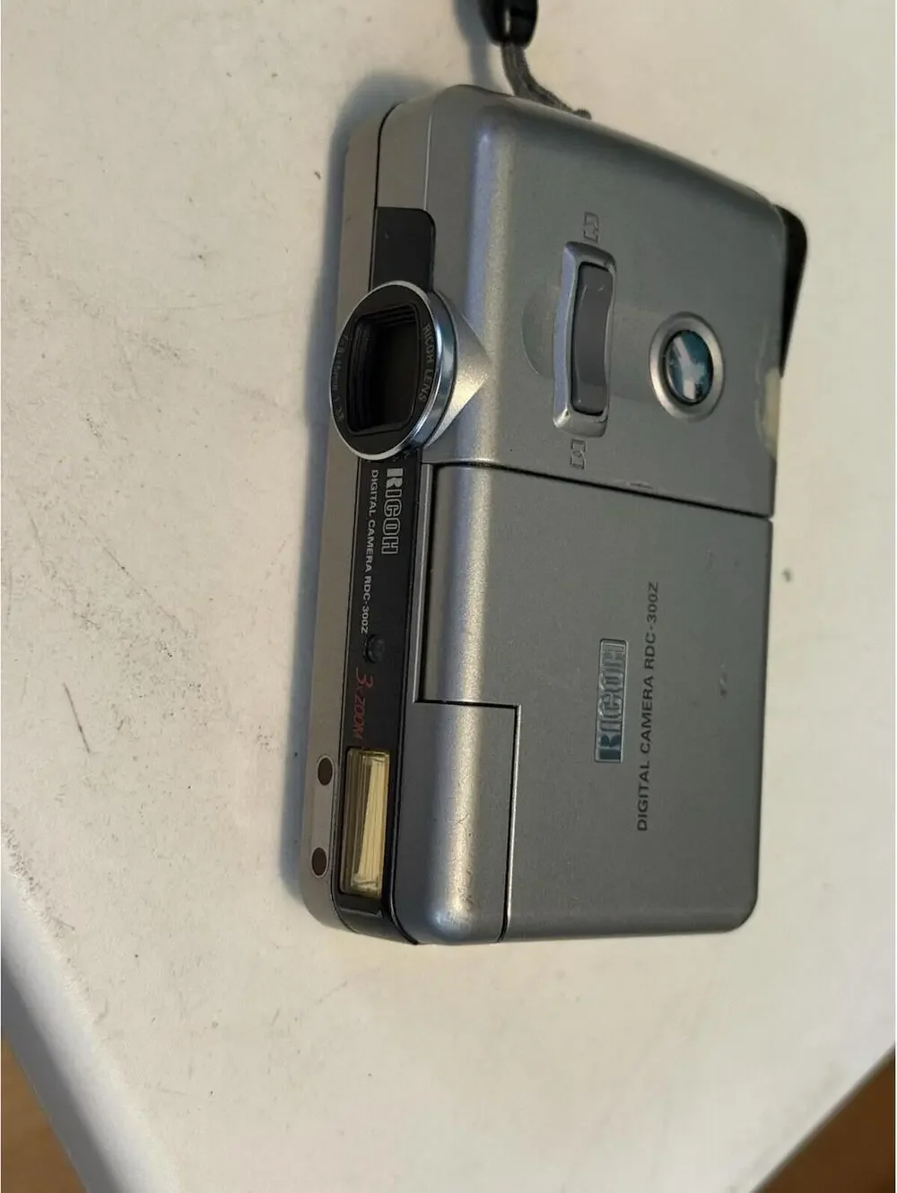 Vintage Ricoh RDC-300Z Digital Camera , (parts Only ) Turns On